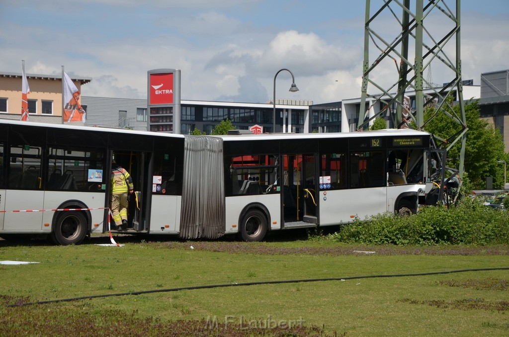 Schwerer Bus Unfall Koeln Porz Gremberghoven Neuenhofstr P280.JPG - Miklos Laubert